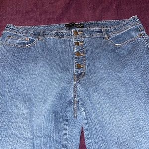 EUC! Venezia 22 women’s jeans! Flare leg with button detail!